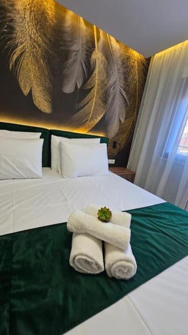 City Center Apartment Tirana Esterno foto