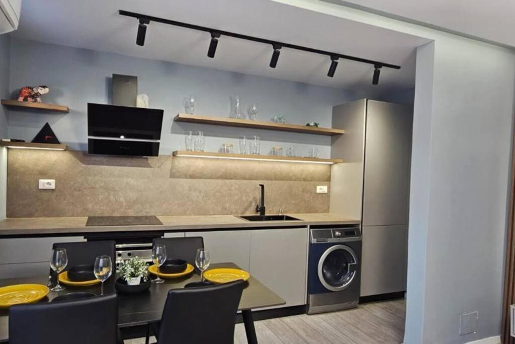 City Center Apartment Tirana Esterno foto
