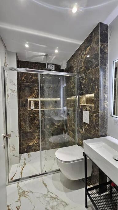 City Center Apartment Tirana Esterno foto