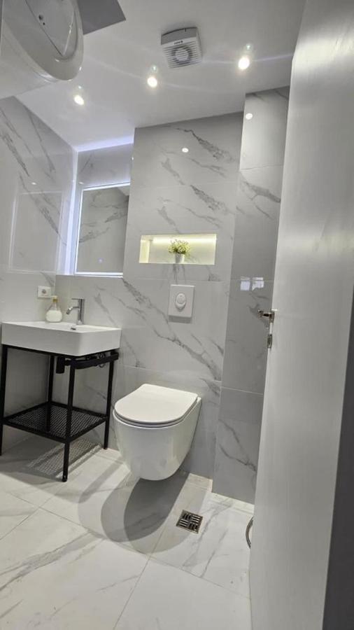 City Center Apartment Tirana Esterno foto
